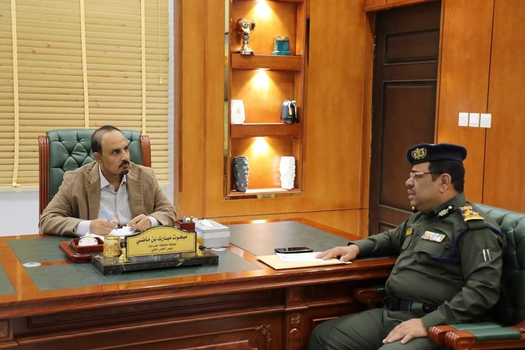محافظ محافظة حضرموت يلتقي مدير كلية الشرطة ويستعرض الخطة التعليمية والتدريبية Image