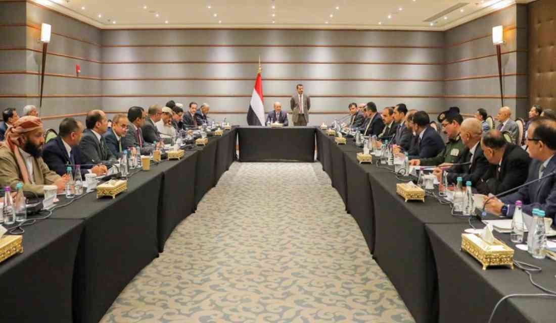 فخامة الرئيس يرأس اجتماعا لمجلس القيادة الرئاسي والحكومة والمحافظين Image