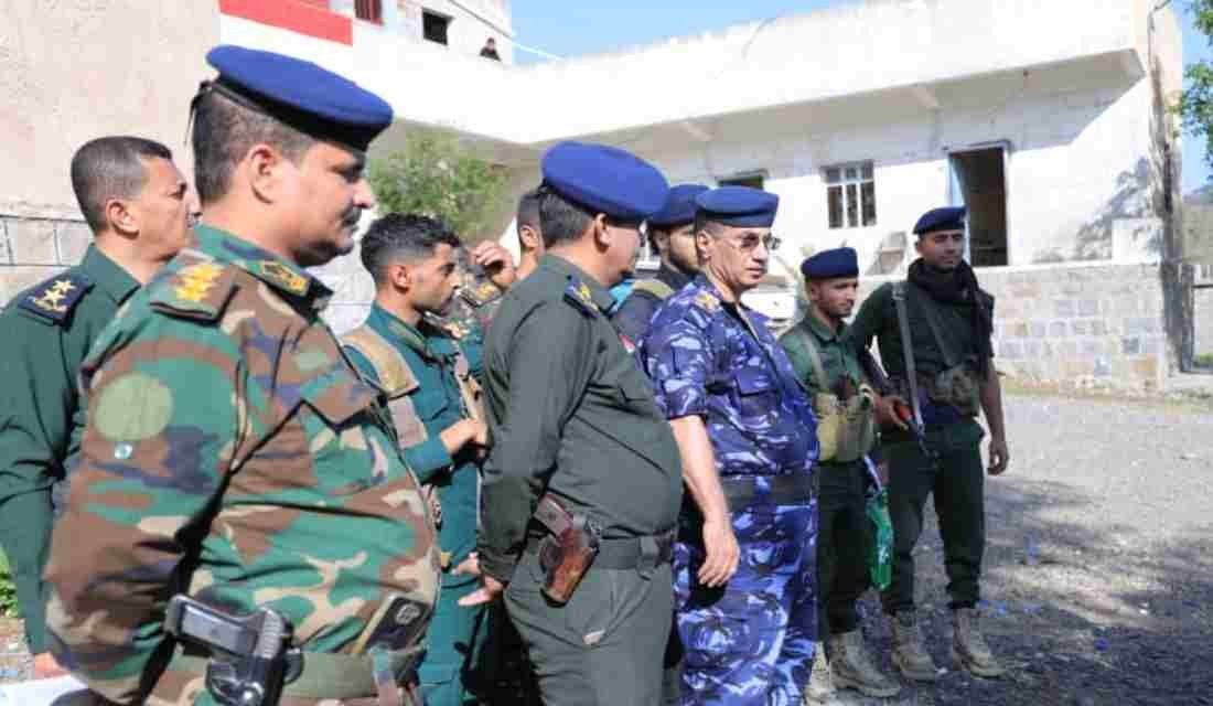 مدير شرطة تعز ينفذ عددا من الزيارات التفقدية والعيدية لعدد من إدارات شرطة المديريات Image