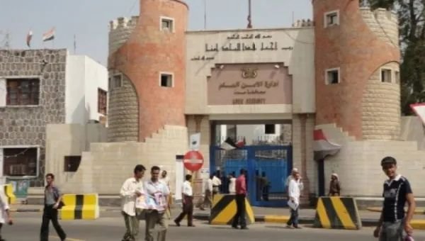 شرطة عدن تدعو المواطنين الى الإلتزام بأقصى درجات ضبط النفس Image