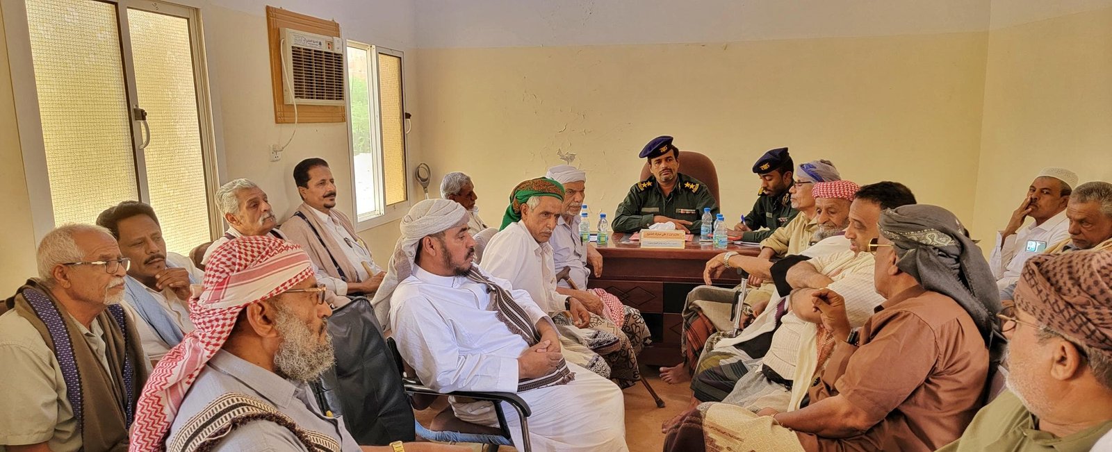 شرطة حورة ووادي العين تعقد اجتماعًا مع المشائخ والاعيان وعقال الحارات Image