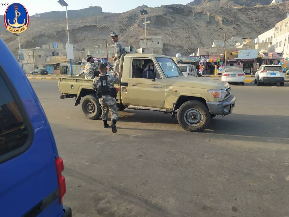 خفر السواحل تطلق حملة توعية عبر مكبرات الصوت في سواحل عدن Image