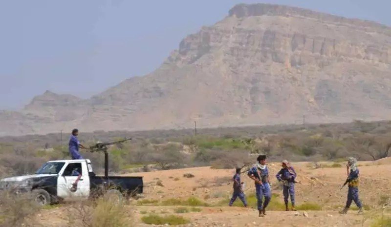 شرطة أبين تستعيد سيارة تعرضت للسطو والنهب Image