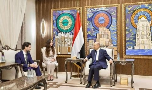 رئيس مجلس القيادة يستقبل القائم بأعمال سفارة الولايات المتحدة  Image