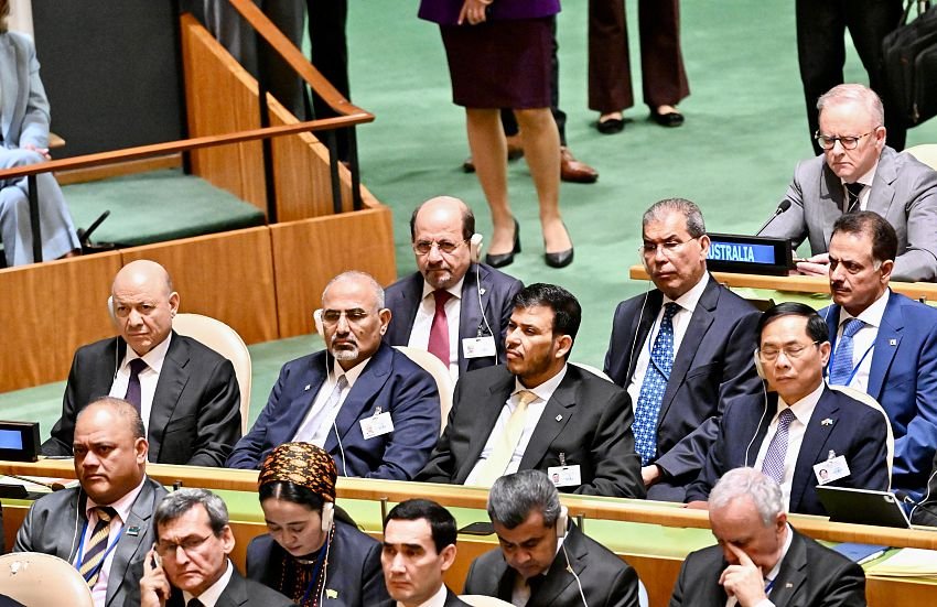 رئيس مجلس القيادة يشارك في الجلسة الافتتاحية للجمعية العامة للأمم المتحدة  Image