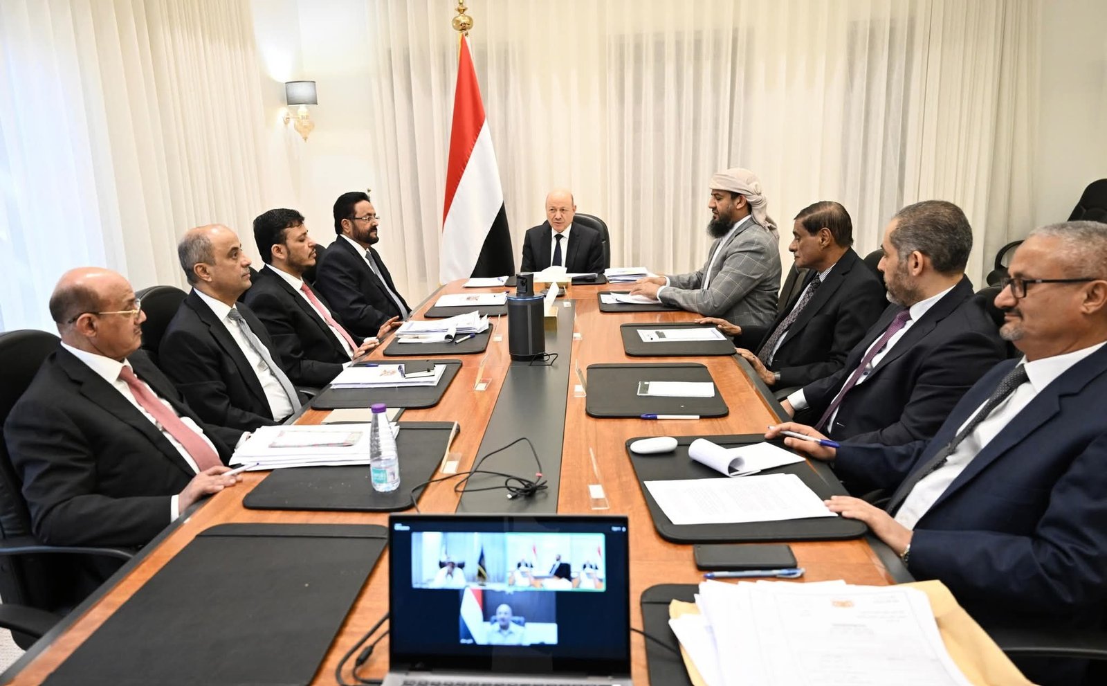 مجلس القيادة يناقش مستجدات الأوضاع الوطنية ويحث على تعظيم مكاسب الاصلاحات وتضييق الخناق على المليشيات Image