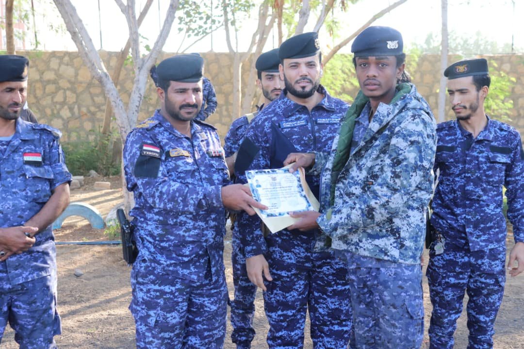 شرطة الدوريات وأمن الطرق بمأرب تكرم الأفراد المثاليين لشهر أكتوبر Image