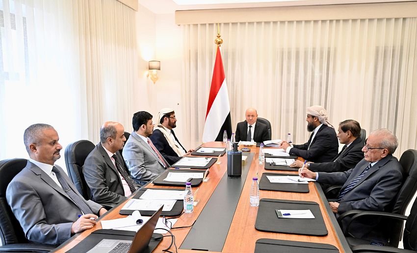 مجلس القيادة يقر خطوات لاستكمال دمج الأجهزة الاستخبارية ويثمن إنجازات الأجهزة الأمنية والشركاء الإقليميين في مكافحة الإرهاب وتهريب المخدرات  Image