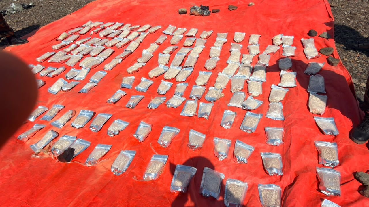 مدير عام مكافحة المخدرات  يشيد بإنجاز الحملة الأمنية لقوات العمالقة في ضبط 600 ألف قرص كبتاجون. Image