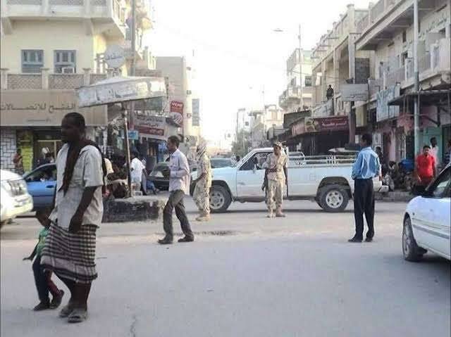 شرطة المهرة تضبط متهمَين في قضيتي ابتزاز إلكتروني استهدفتا فتيات عبر وسائل التواصل الاجتماعي Image