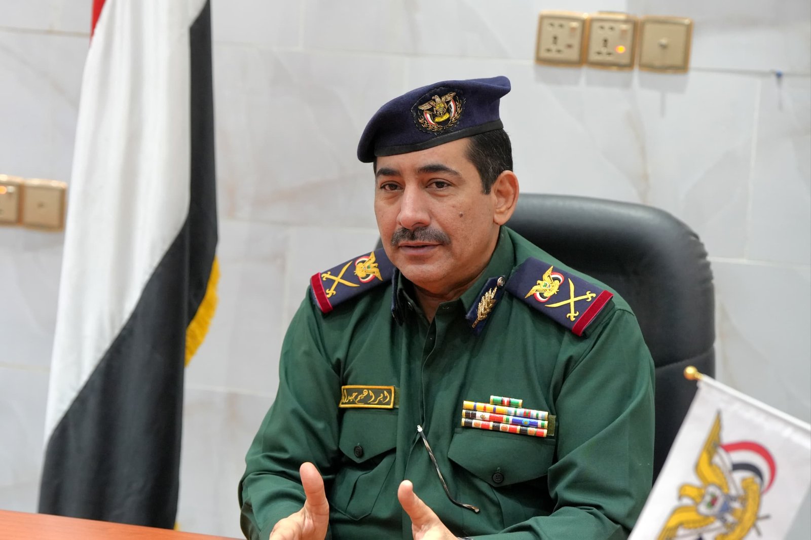 معالي وزير الداخلية يعزي العميد الدكتور عبدالسلام الضالعي بوفاة عمه Image