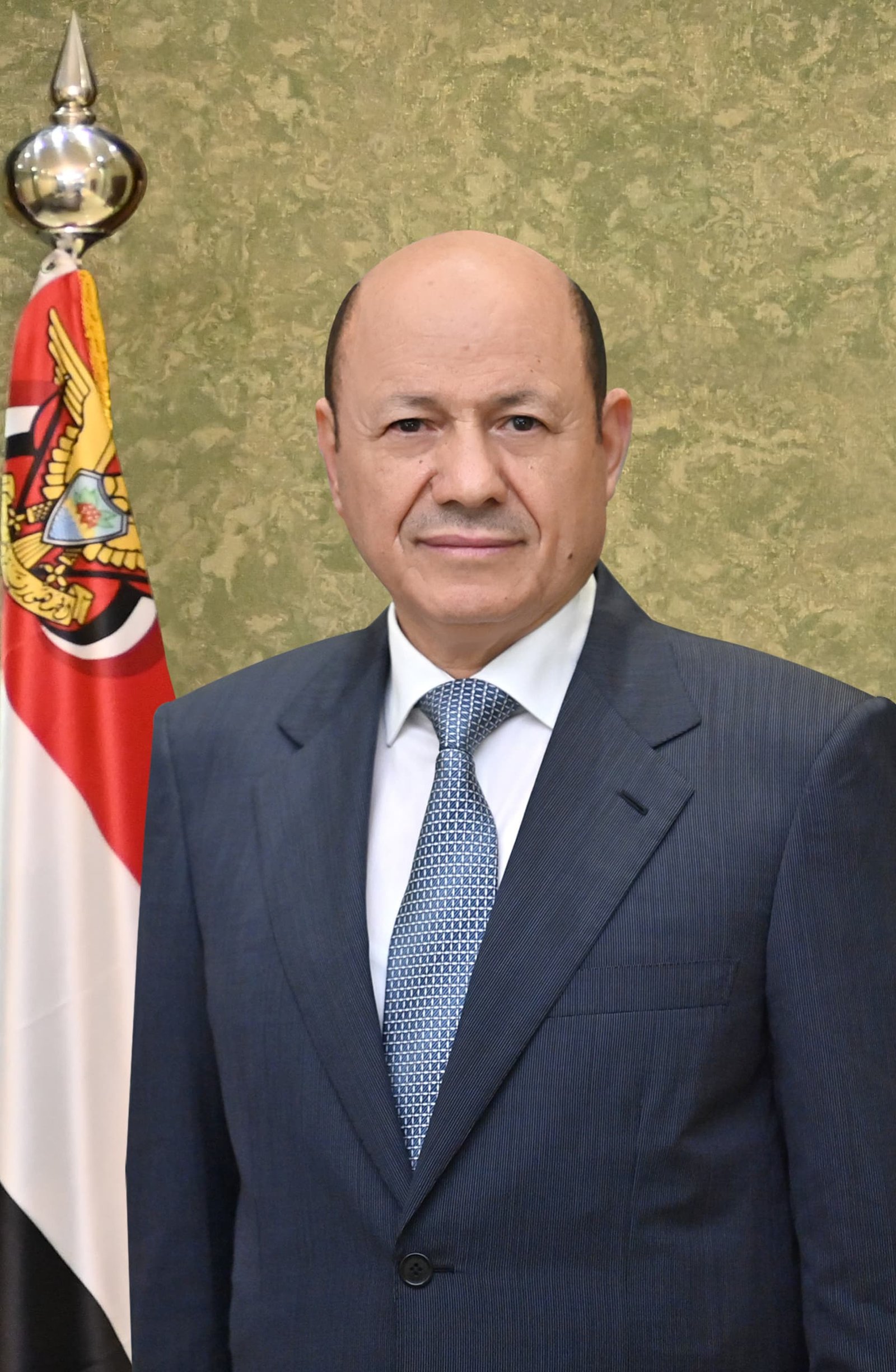 رئيس مجلس القيادة يغادر عدن لإجراء مشاورات حول تطورات الأوضاع الوطنية  Image