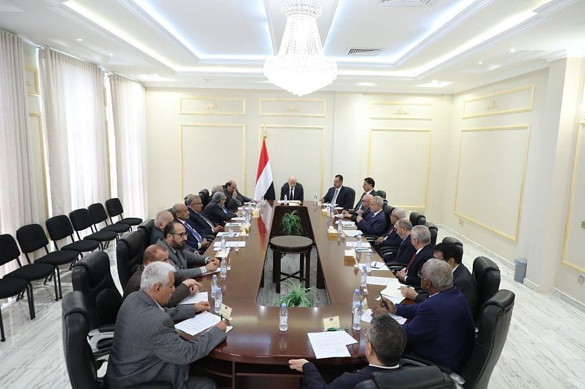 رئيس مجلس القيادة يثمن عاليا استمرار جهود الوساطة السعودية من أجل خفض التصعيد في المحافظات الشرقية Image