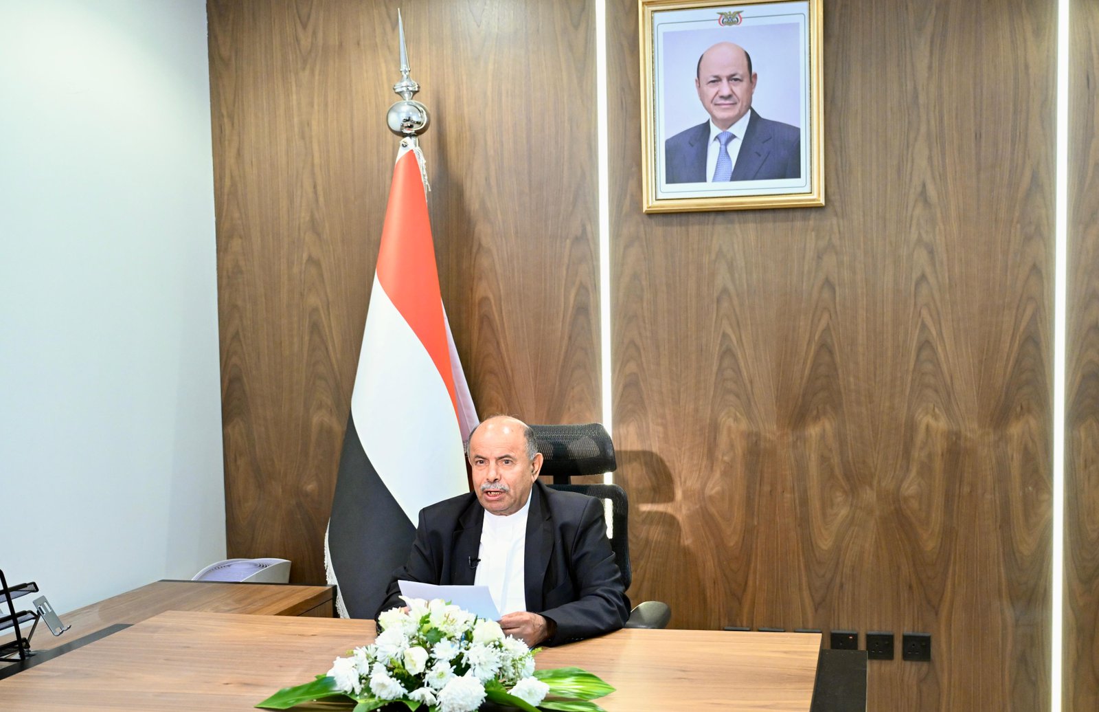 محافظ حضرموت يعلن إطلاق عملية (استلام المعسكرات) ويدعو ابناء المحافظ للقيام بدورهم الوطني والتاريخي Image