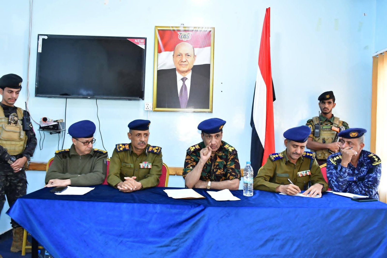 مدير عام الشرطة يرأس اجتماعاً استثنائياً للقيادات الأمنية لمناقشة المستجدات وتفعيل قانون الطوارئ Image