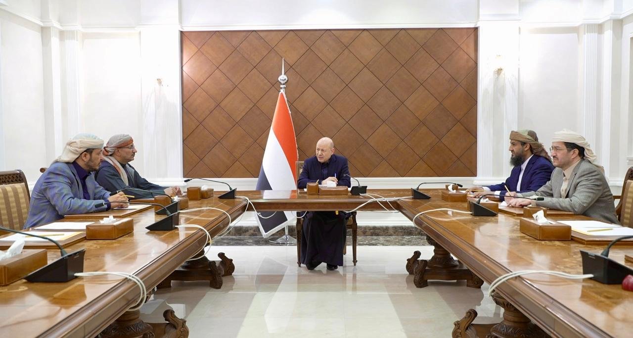 مجلس القيادة يعقد اجتماعاً طارئا ًلبحث التطورات الأمنية ويقر عدداً من الإجراءات لحماية المدنيين والمركز القانوني للدولة  Image