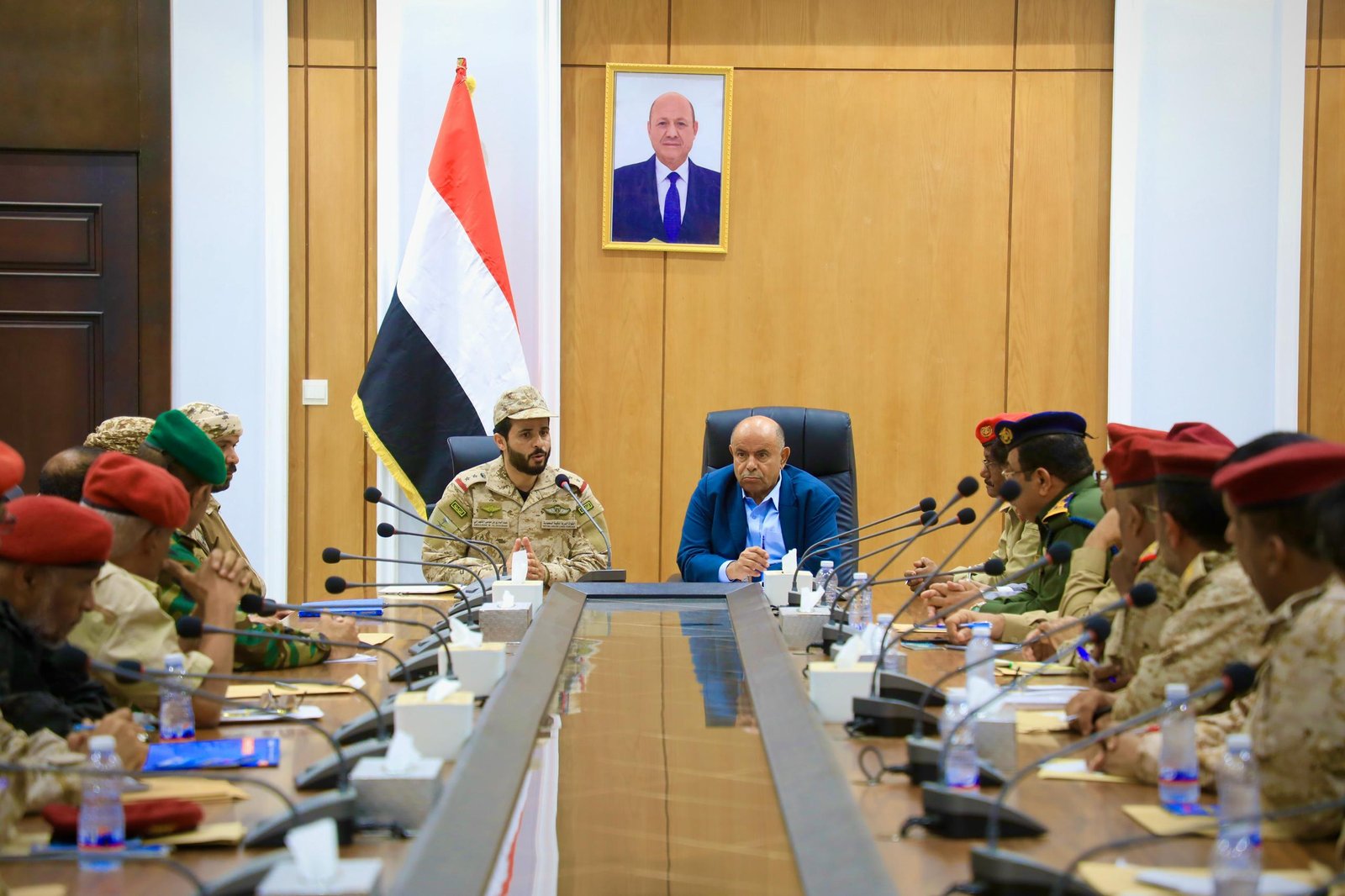 محافظ حضرموت يعقد لقاء موسعا لمناقشة مستجدات الحالة الأمنية والعسكرية وأوضاع النخبة الحضرمية ودرع الوطن بالمحافظة Image