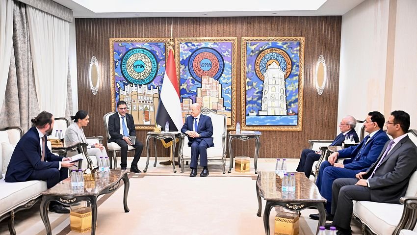الرئيس العليمي يدعو المجتمع الدولي الى دعم مرحلة جديدة من الشراكة الواعدة في اليمن Image
