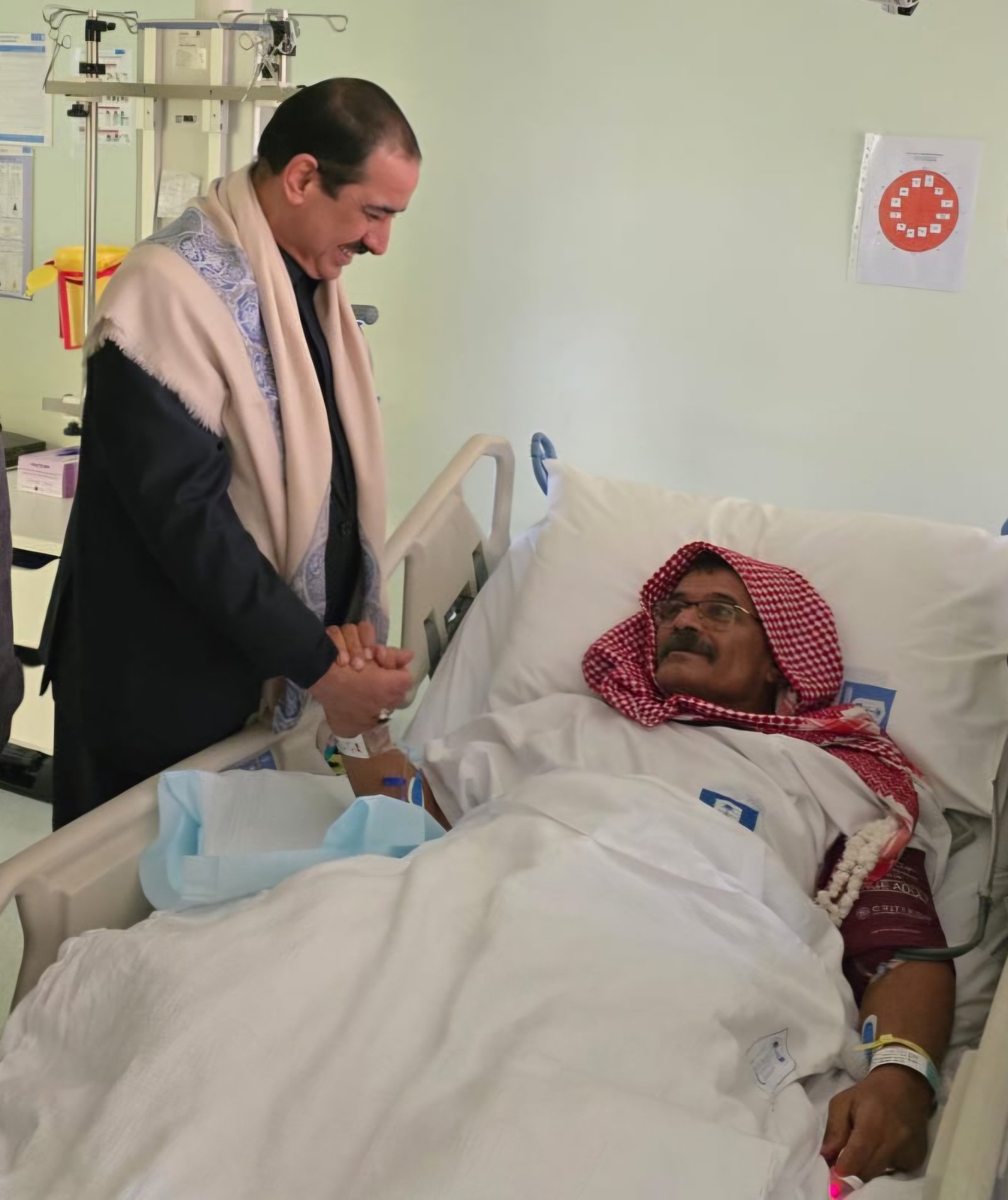 وزير الداخلية يطمئن على صحة وكيل قطاع الأمن والشرطة Image