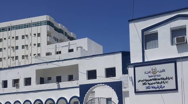 شرطة المكلا تضبط متهمين وبحوزتهم لوحات عسكرية وادوات أخرى Image