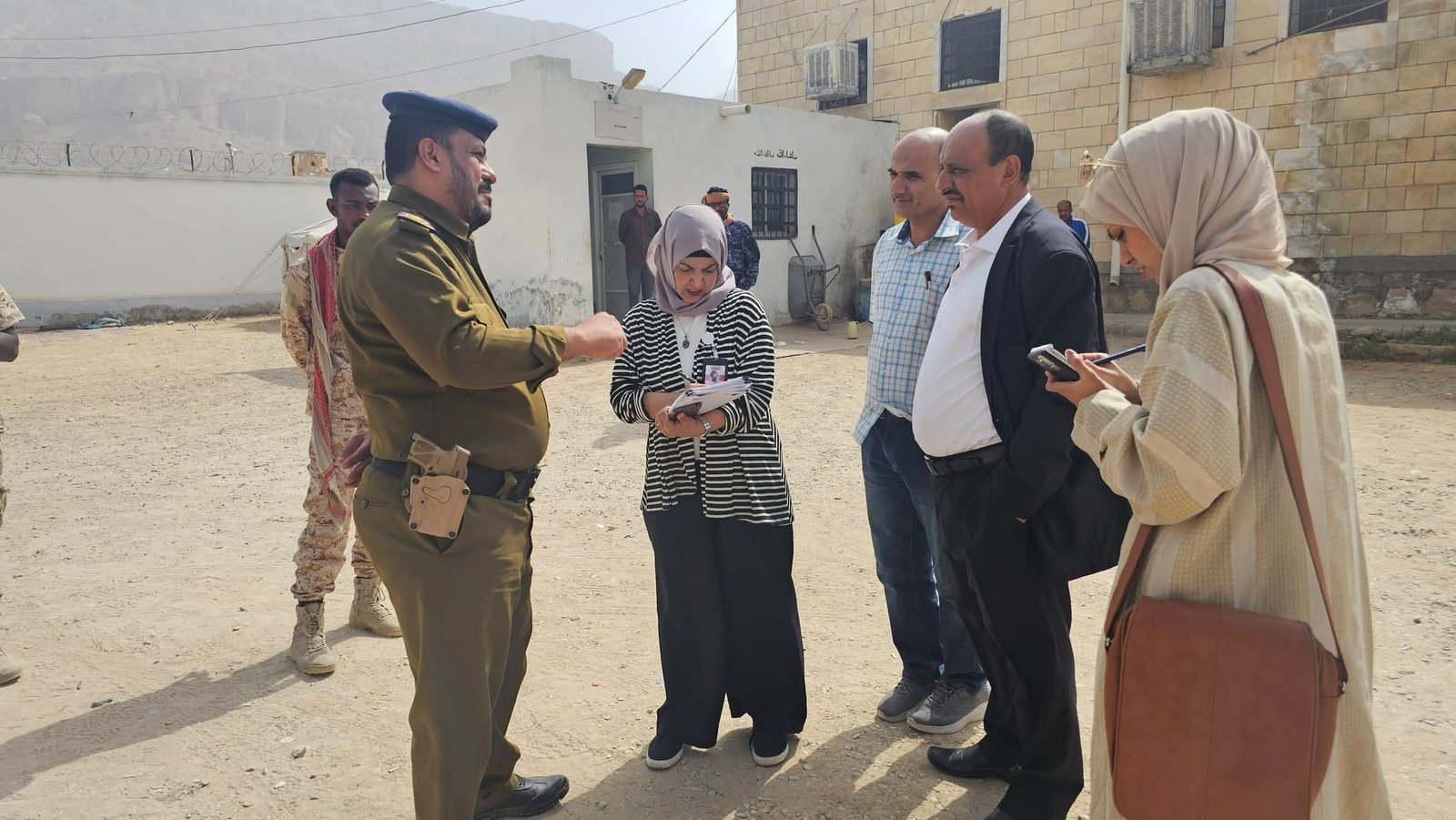 فريق اللجنة الوطنية يزور الإصلاحية المركزية بسيئون Image