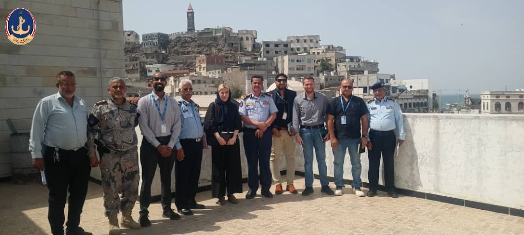 خفر السواحل ومنظمة الهجرة الدولية يبحثان في عدن سبل مواجهة أعباء الهجرة غير الشرعيه Image