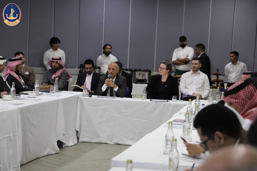 رئيس مصلحة خفر السواحل اليمنية يشارك في اجتماع احاطة الشركاء الدوليين من البعثات الدبلوماسية المعتمدة لدى بلادنا Image