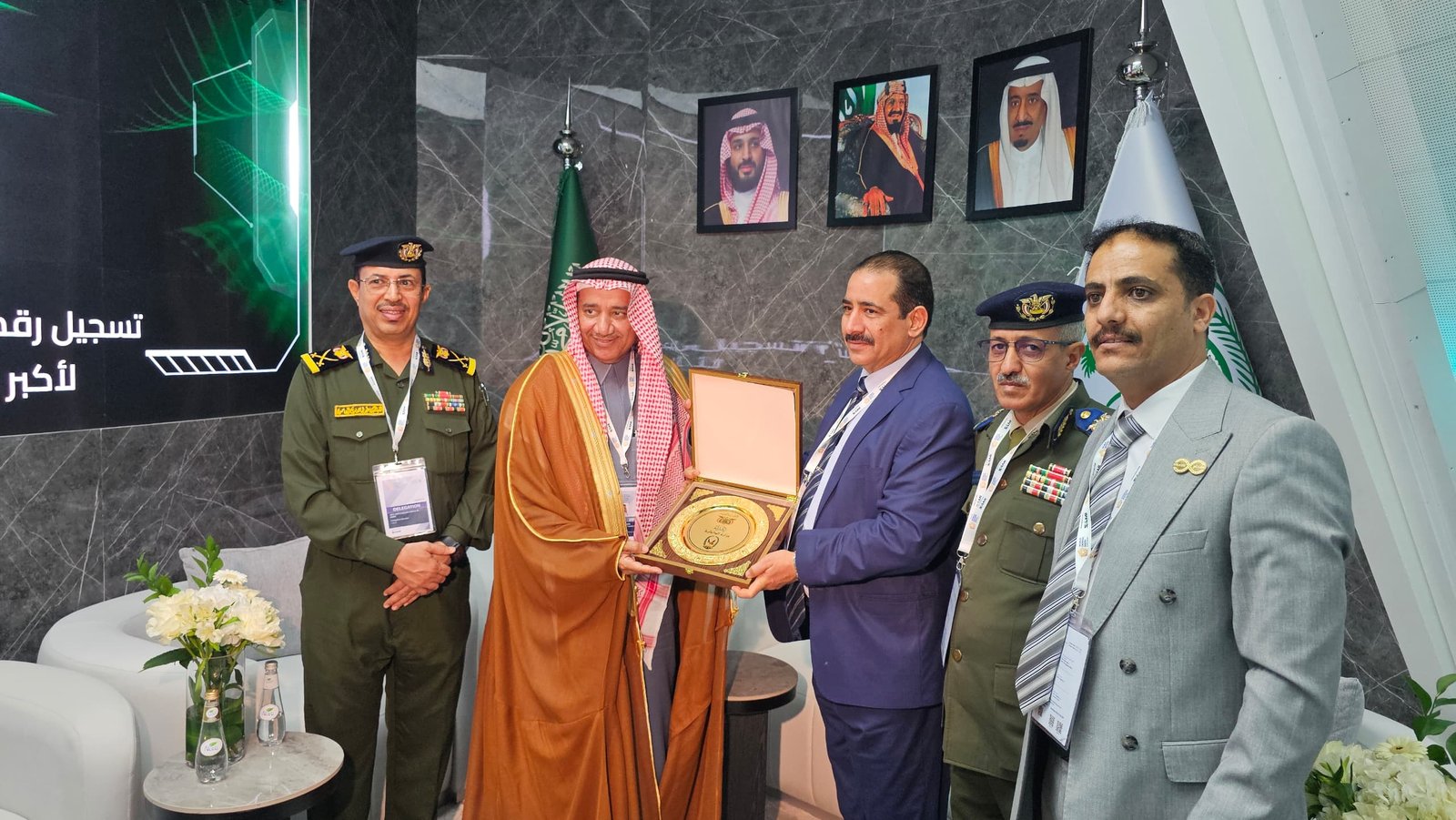 وزير الداخلية يطّلع على جناح وزارة الداخلية السعودية في معرض الدفاع العالمي Image