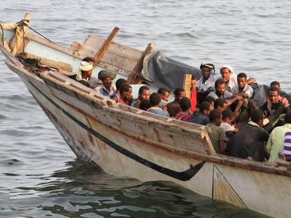 نزول 200 مهاجرا أفريقيا على ساحل العين مديرية رضوم بمحافظة شبوة  Image