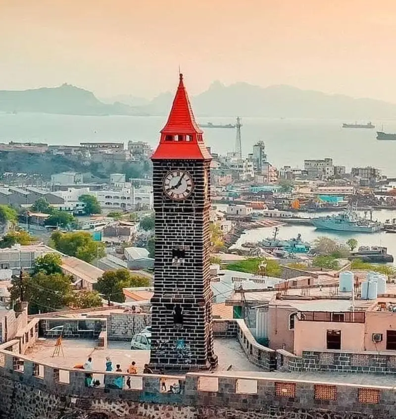 ضبط 3 متهمين بجريمة تزوير جوازات في عدن Image