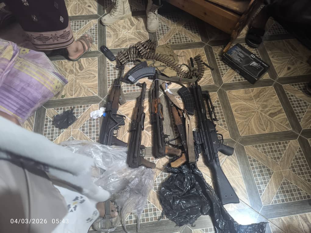 شرطة المكلا يضبط أسلحة منهوبة في مداهمة أمنية Image