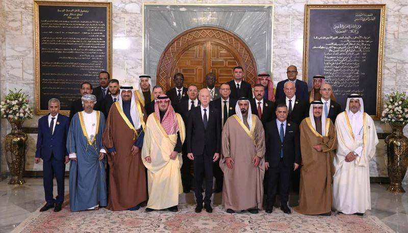 وزير الداخلية يتبادل التهاني مع نظرائه في الدول العربية والإسلامية بمناسبة عيد الفطر المبارك Image