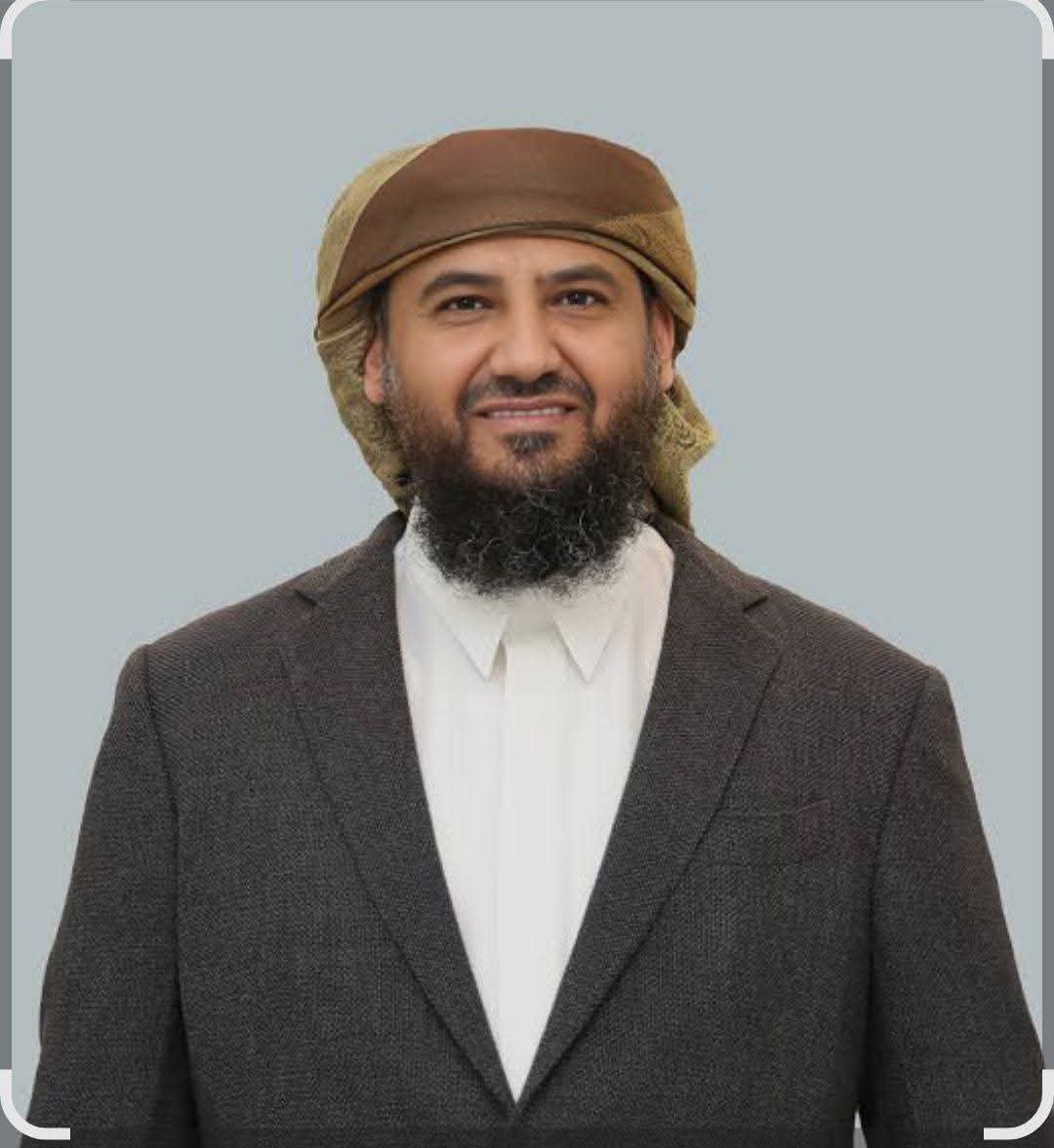 العميد لحمدي يثمن تكفل عضو مجلس القيادة الرئاسي القائد/ أبو زرعة عبدالرحمن المحرمي بعلاج المصاب الملازم عبدالله المحمدي Image