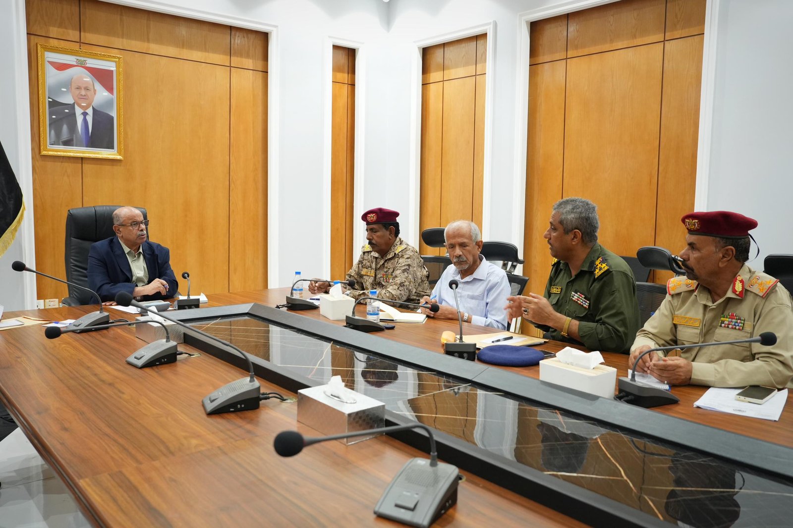 عضو مجلس القيادة الخنبشي يوجه بفتح تحقيق عاجل في أحداث المكلا ويؤكد حماية المدنيين ومحاسبة المتسببين Image