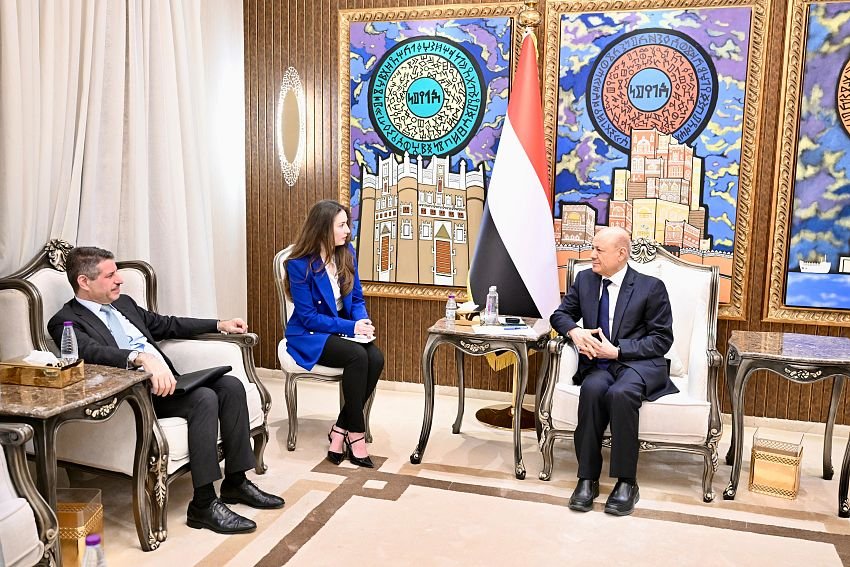 الرئيس العليمي يؤكد اهمية البناء على ردع النظام الإيراني لإنهاء تهديد مليشياته في المنطقة Image