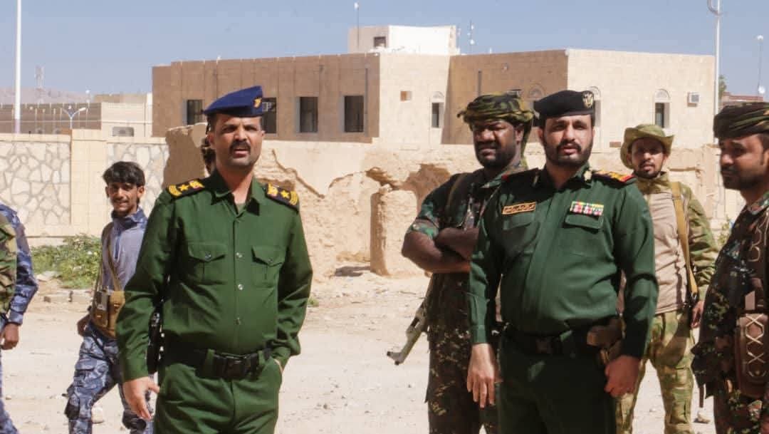 مدير أمن حضرموت الوادي والصحراء يتفقد جاهزية شرطة الدوريات وأمن الطرق ومعسكري القطن والسويري Image