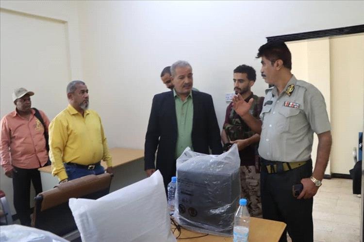 رئيس مصلحة الأحوال المدنية يتفقد التجهيزات لافتتاح الفرع بمديرية التواهي Image