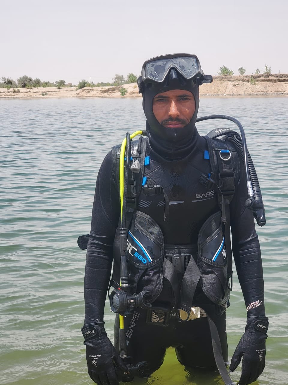 فرق الدفاع المدني بشرطة مأرب تنقذ طفلًا من الغرق في تحويلة سد مأرب Image