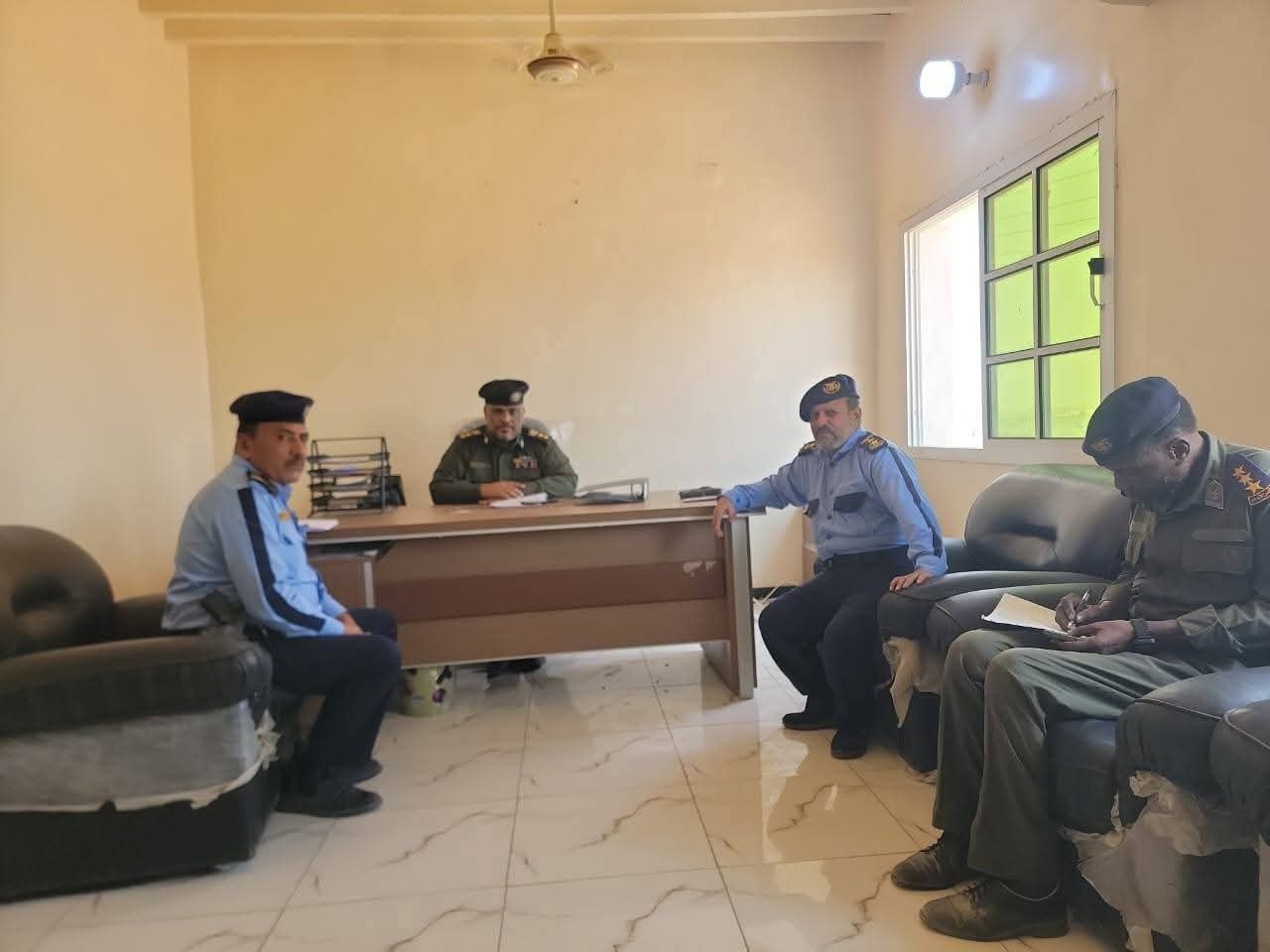 مساعد مدير أمن المهرة يناقش الاستعدادات لانطلاق أسبوع المرور العربي 2026 Image