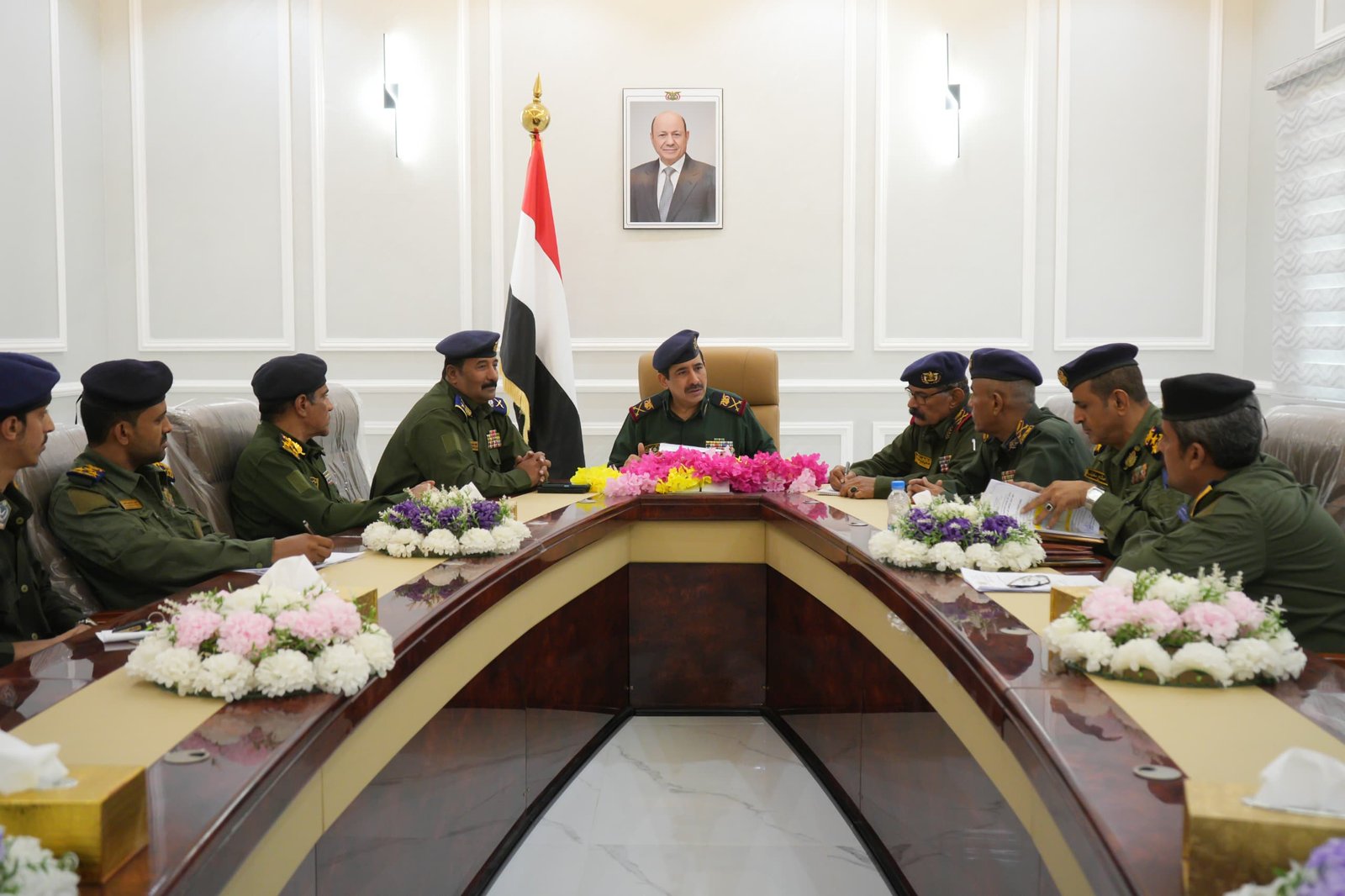 وزير الداخلية يترأس اجتماع المجلس الأعلى للشرطة ويقر الترقيات الدورية لـ91 ألفاً و915 من منتسبي الوزارة Image