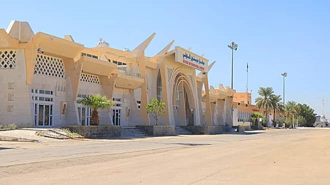 مدير أمن مطار سيئون الدولي ينفي صحة الشائعات المتداولة بشأن أحداث رحلة الخميس ويؤكد ان الإجراءات المتخذة هدفت لحماية النظام داخل المطار Image