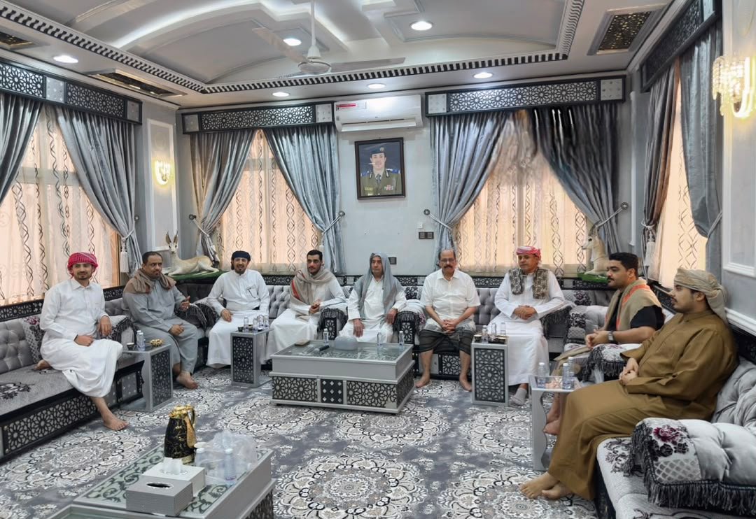 وكيل وزارة الداخلية لقطاع الخدمات المدنية يستقبل وزير الدولة أكرم العامري بسيئون ويبحثان عدداً من القضايا Image