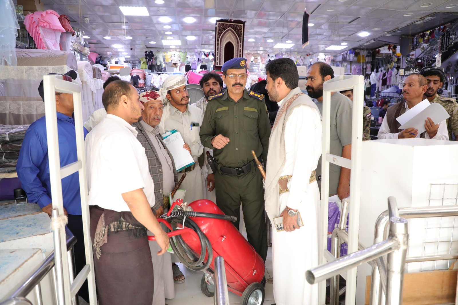 حملة مشتركة بمأرب تلزم المنشآت التجارية والخدمية باستيفاء اشتراطات الأمن والسلامة خلال أسبوعين Image