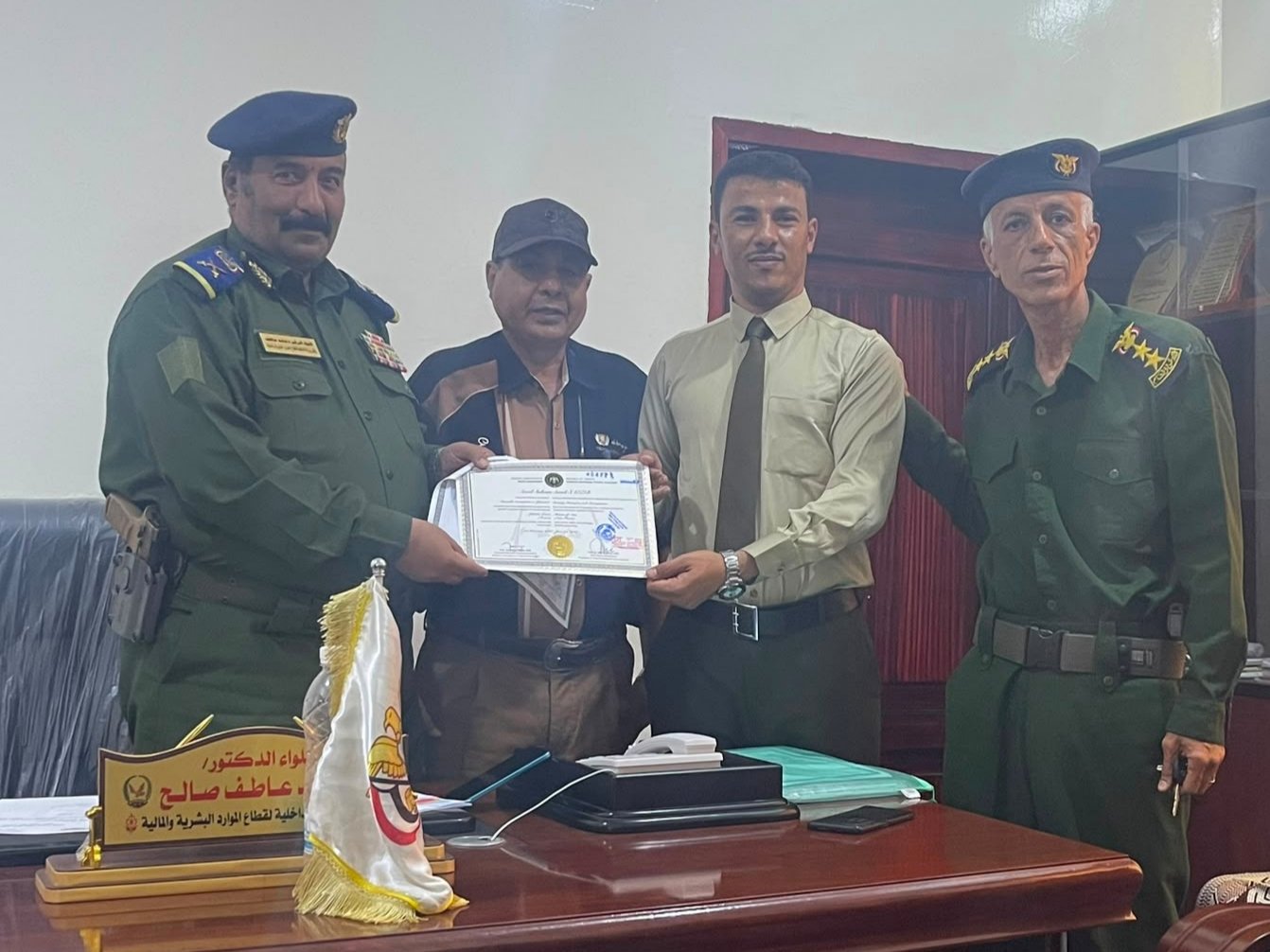 وكيل وزارة الداخلية يكرّم الرائد الركن صائل الصبيحي لحصوله على الماجستير في إدارة واستراتيجية الأمن  Image