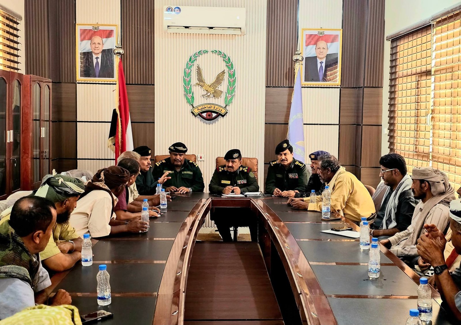 مدير عام شرطة شبوة يلتقي عقال الحارات بمدينة عتق ويشدد على تعزيز التعاون الأمني للحد من الجريمة Image