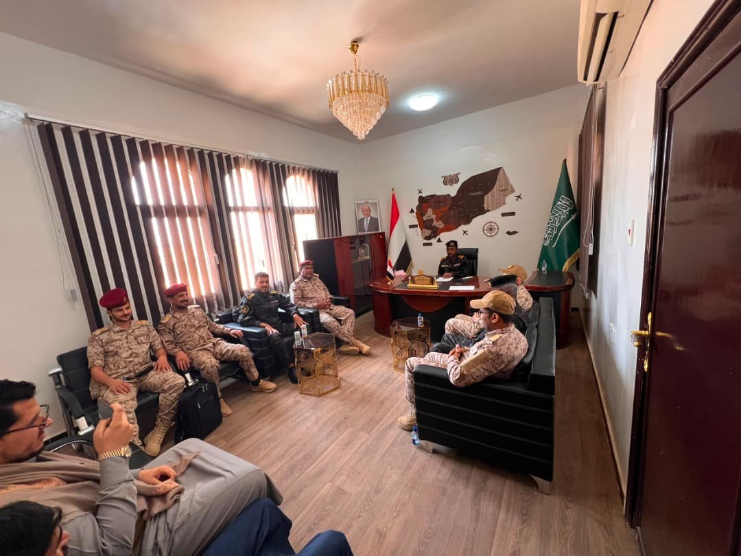 مدير  مكافحة المخدرات يطلع على إجراءات مكافحة التهريب بمنفذ الوديعة ويشيد بجهود كتيبة أمن وحماية المنفذ Image