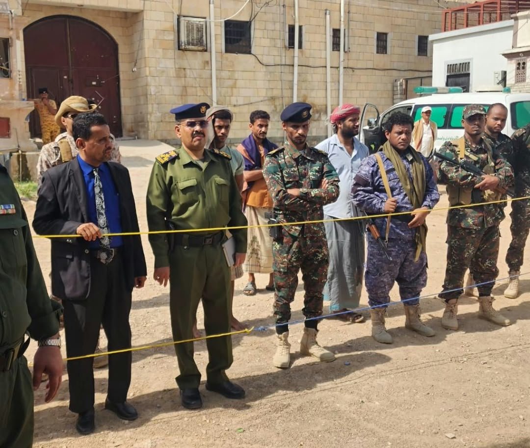 شرطة حضرموت الوادي والصحراء والنيابة العامة تنفذان حكم القصاص بحق مدان بجريمة قتل Image