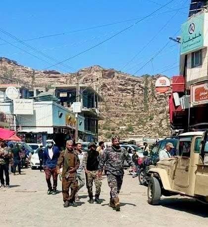 مدير أمن الضالع يوجه بتركيب كاميرات مراقبة أمام المحلات والمنشآت التجارية وبدء تنفيذ حملات ميدانية Image