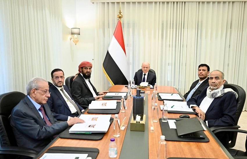 مجلس القيادة يقر المزيد من اجراءات الردع المتكامل ويؤكد جاهزية القوات المسلحة لاستعادة مؤسسات الدولة وانهاء الانقلاب Image