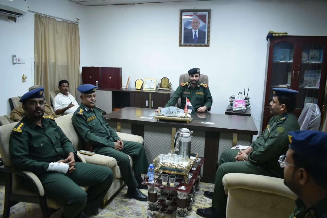 شرطة حضرموت الوادي والصحراء تكرّم مديري إدارة البحث الجنائي ومصلحة الاصلاح والتأهيل وشرطة حريضه Image